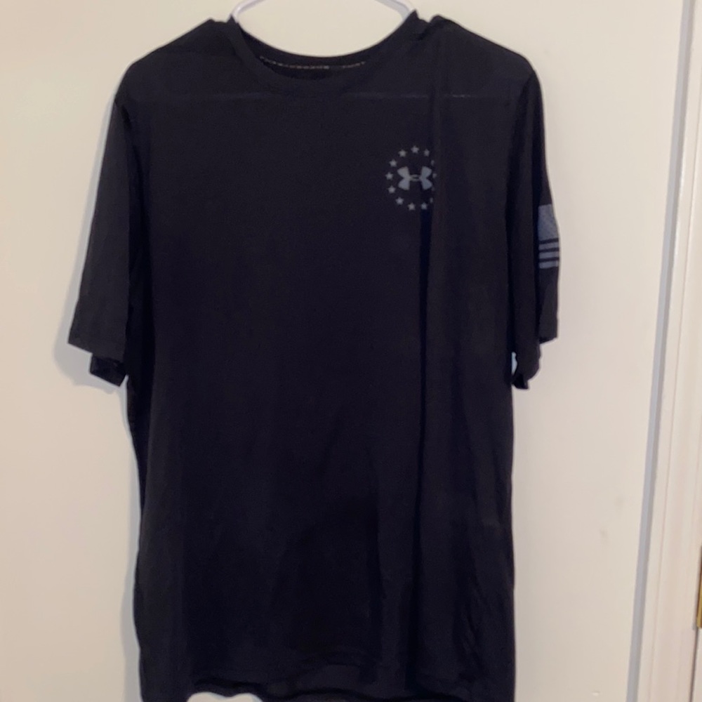 Men’s Under armour shirt